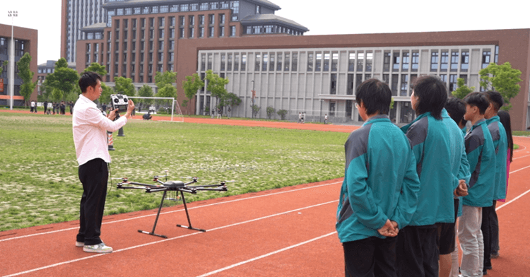 成都新华无人机专业助你未来高飞