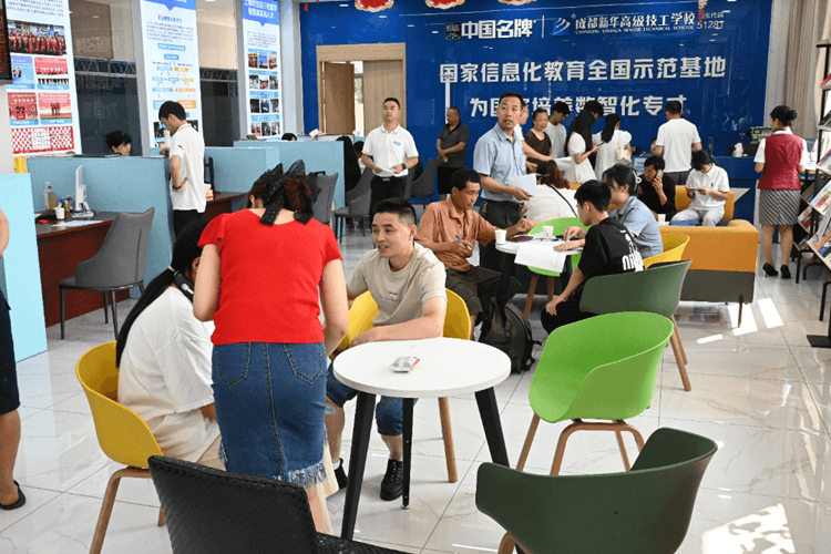 2025级新生报名入学答疑解惑看这里